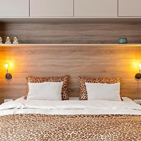 Angelo Bello Luxury Suite City Center By Sattal Bucarest Esterno foto
